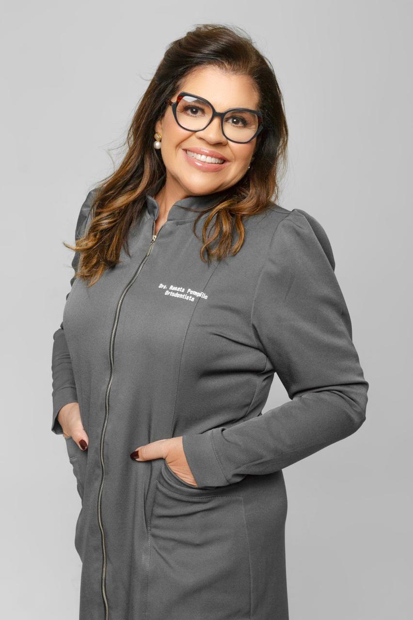 Foto de Dra. Renata Pompilio, dentista no Espaço Odonto & Saúde